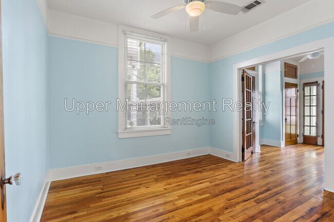 Building Photo - 806 Constantinople St