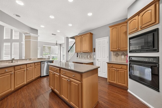 Building Photo - 16411 Canyon Chase Dr