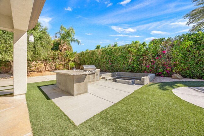 Building Photo - 49392 Hohokam River St