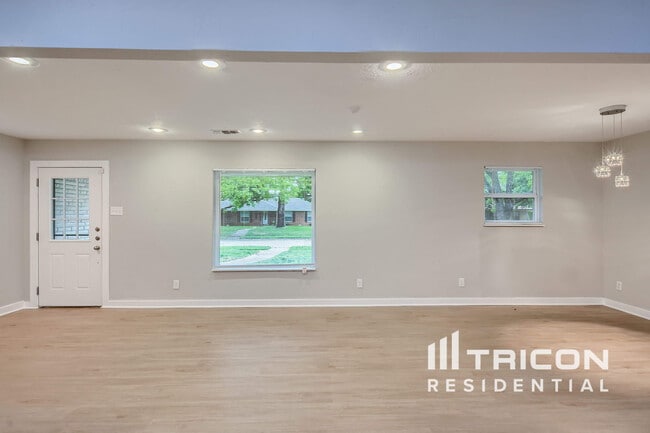 Building Photo - 1204 Elby St