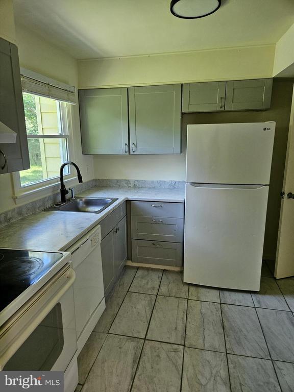 Building Photo - 254 Cedarmere Cir