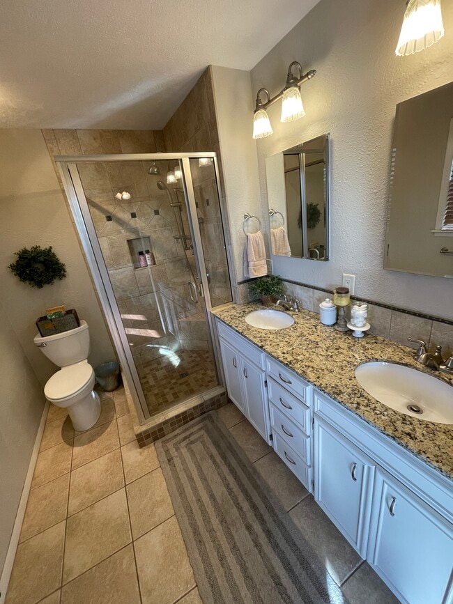 Building Photo - 5801 E Rockhill St