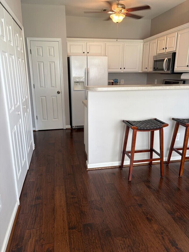 Building Photo - Lovely 3 Bedroom 2.5 bath Home in Bridges Estates, walking distance to Bridgeway Station!!
