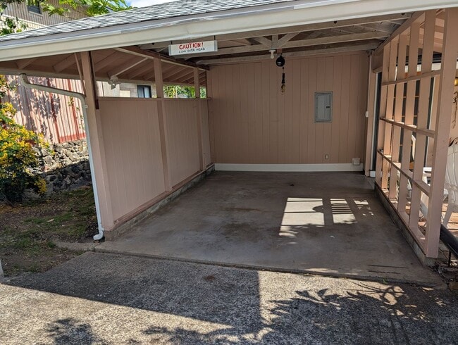 Building Photo - Ocean view upstairs 3 bed 2 bath 2 parking duplex near Likelike Hwy
