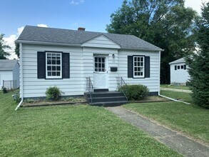 Building Photo - Cute 2 Bedroom on Beloit's East Side!