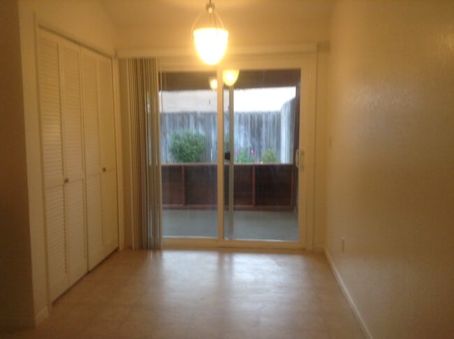 Building Photo - 9433 Maria Way