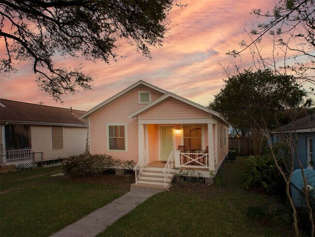 Building Photo - 5111 Ave Q 1/2