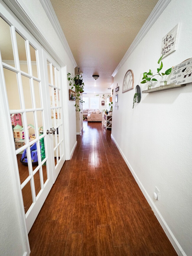 Building Photo - 5806 Valparaiso Way