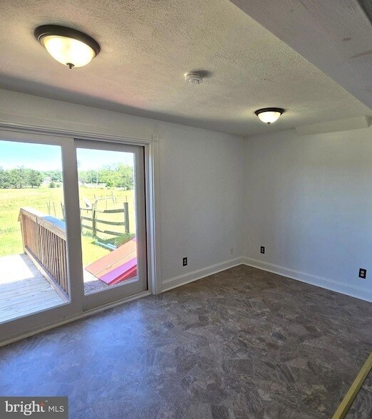 Building Photo - 8293 Leetown Rd