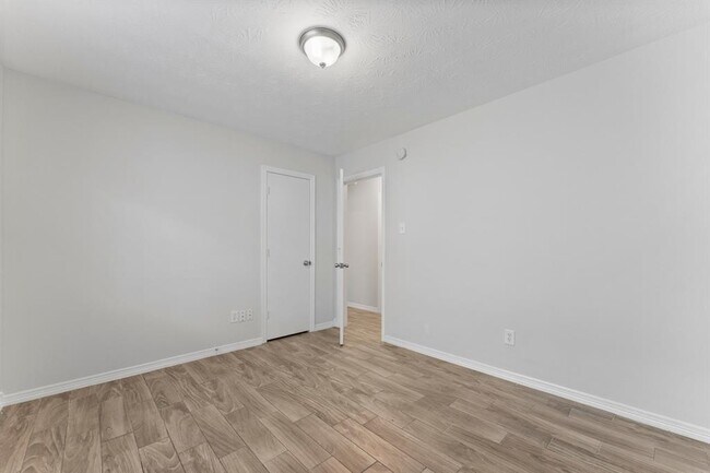 Building Photo - 5041 Willow Point Dr