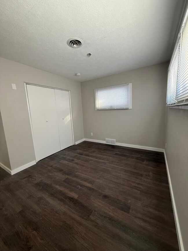 Building Photo - 336 Smith St