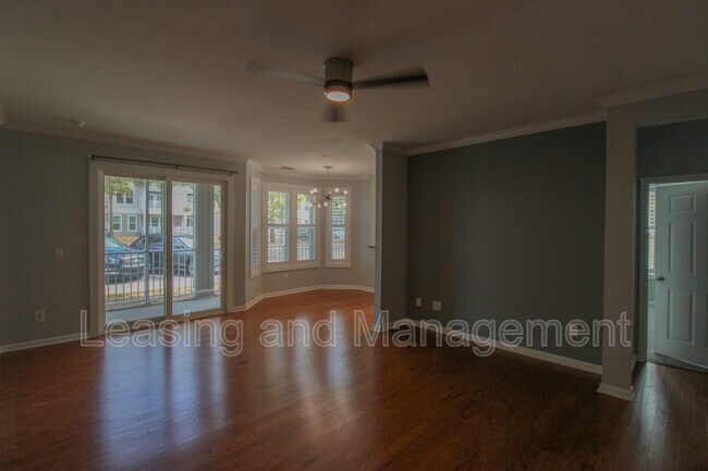 Building Photo - 130 River Landing Dr