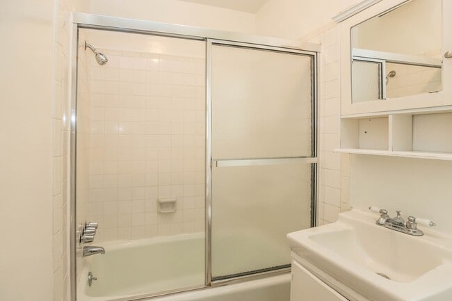 Building Photo - 25 19th Ave