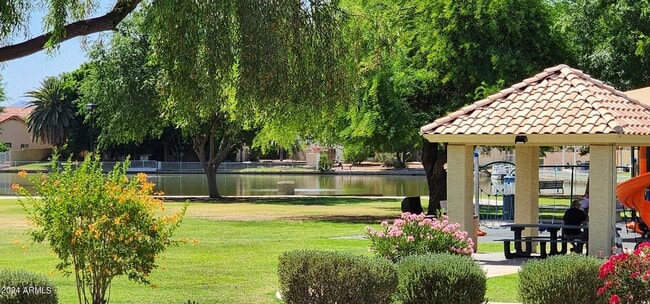 Building Photo - 10945 W Poinsettia Dr