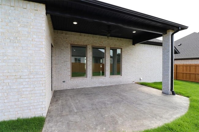 Building Photo - 1720 Ella Pl