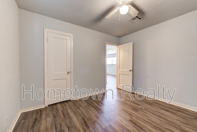 Building Photo - 9809 N McKinley Ave