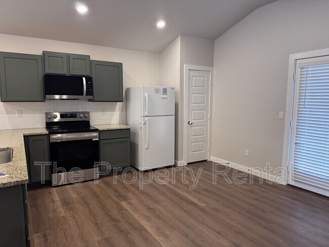 Building Photo - 520 Thicket Dr