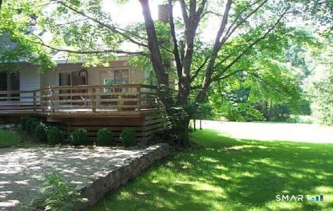 Building Photo - 335 Greens Farms Rd