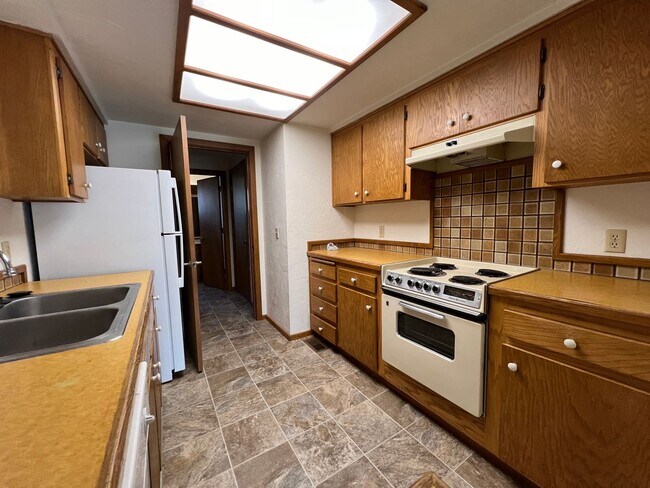 Building Photo - E Court Duplex