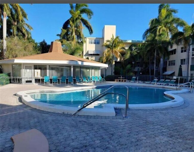 Building Photo - 1333 E Hallandale Beach Blvd