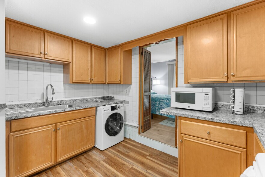 Building Photo - 44 Woodlawn Ave