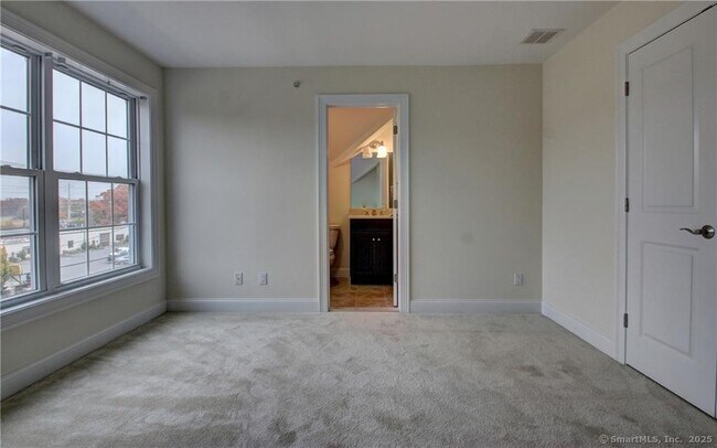 Building Photo - 467 New Haven Ave