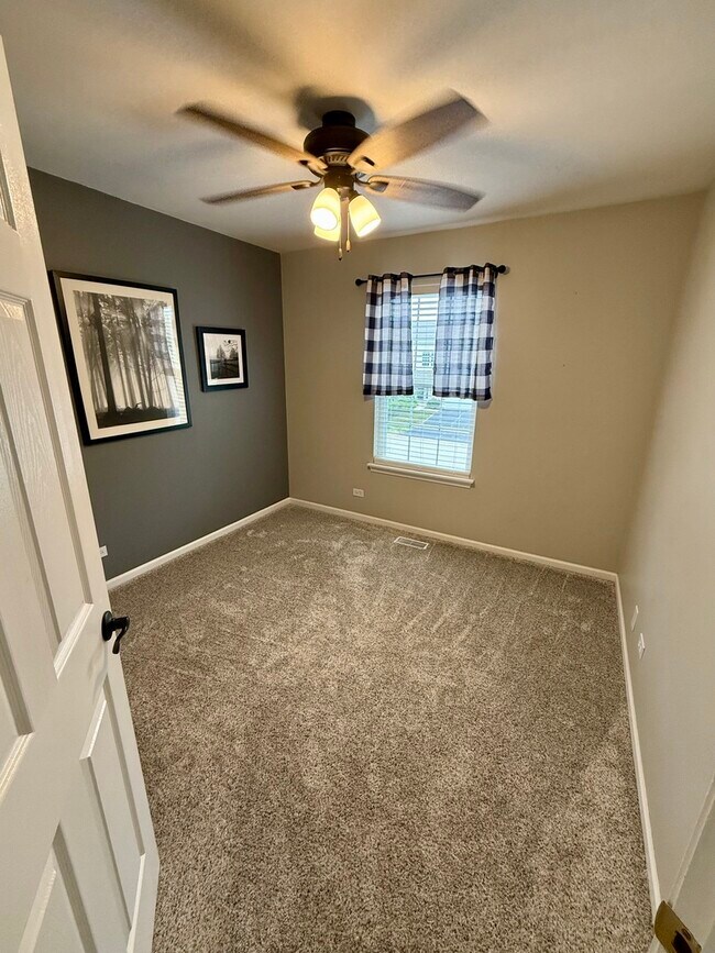 Building Photo - 368 S Jewel Ct