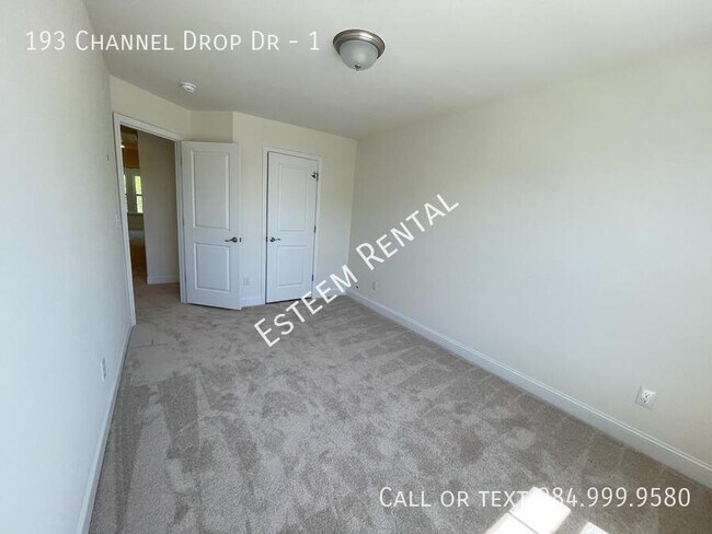 Building Photo - 193 Channel Drop Dr