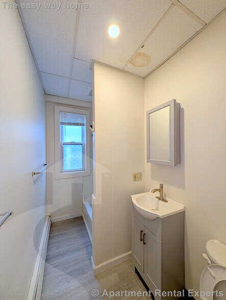 Building Photo - 61 Webster Ave