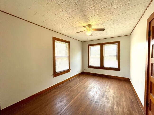 Building Photo - 714 6th Ave NW