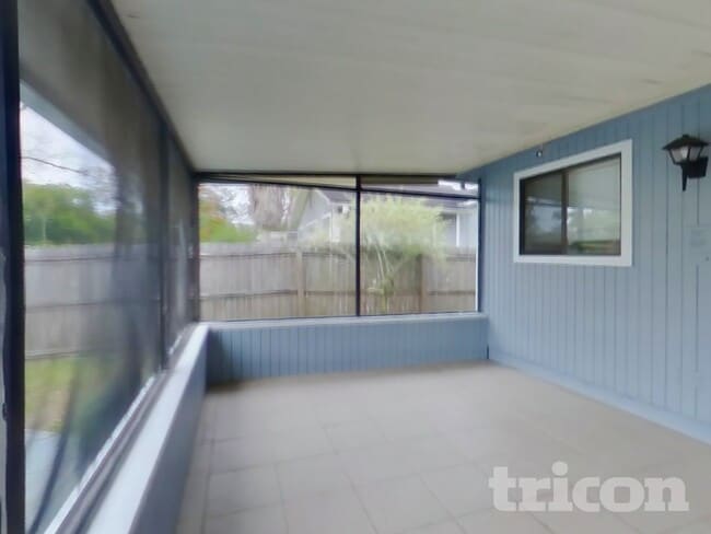 Building Photo - 4963 Beige St