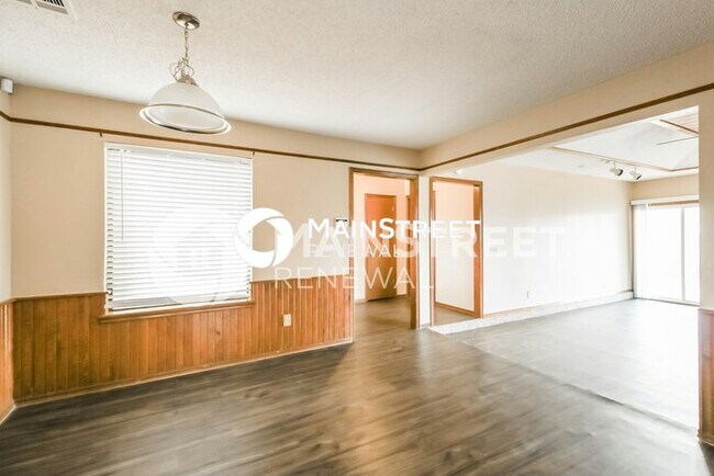 Building Photo - 3 Bedroom Pet-Friendly Home in Moore, OK w...
