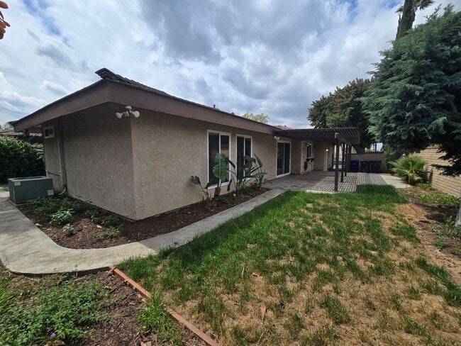 Building Photo - Victoria Neighborhood Single Story Home