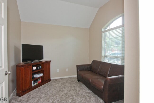 Building Photo - 511 Plantain Ln