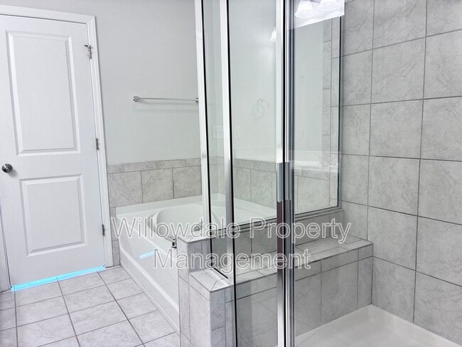 Building Photo - 1112 Lakebrink Dr