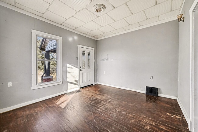 Building Photo - 2545 S 13th St