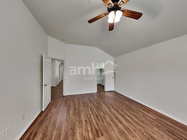 Building Photo - 15818 Shoreline Terrace Dr