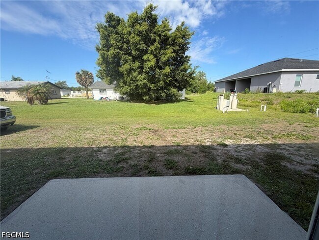 Building Photo - 704 Gilbert Ave S