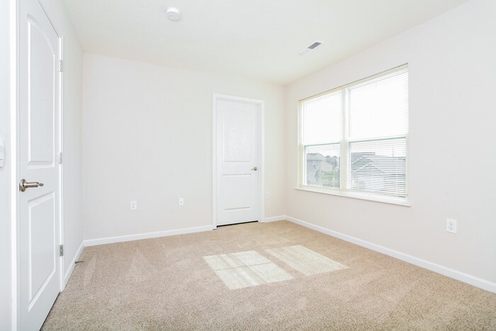 Building Photo - 902 3rd St