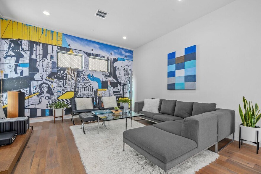 Building Photo - 3623 1/2 S Centinela Ave
