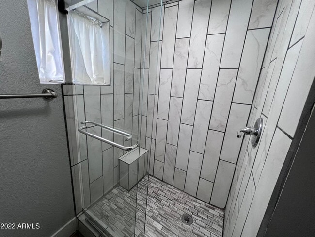 Building Photo - 1405 S Farmer Ave