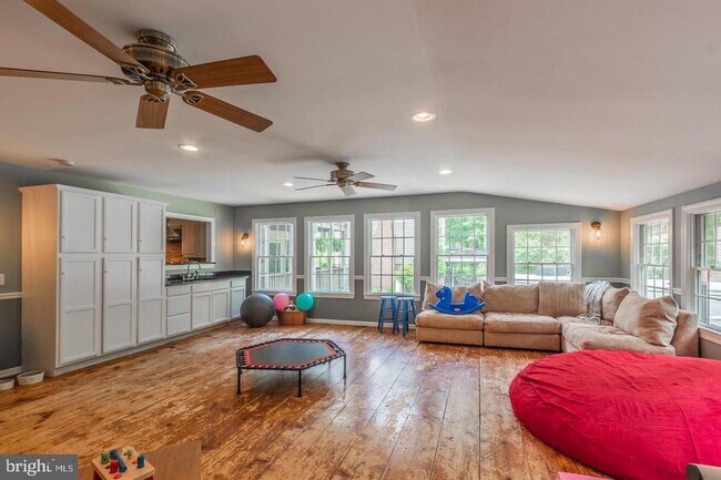 Building Photo - 607 Lancaster St