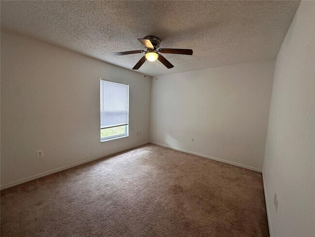 Building Photo - 33 Rybark Ln