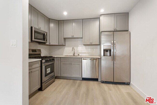 Building Photo - 2232 W 24th St