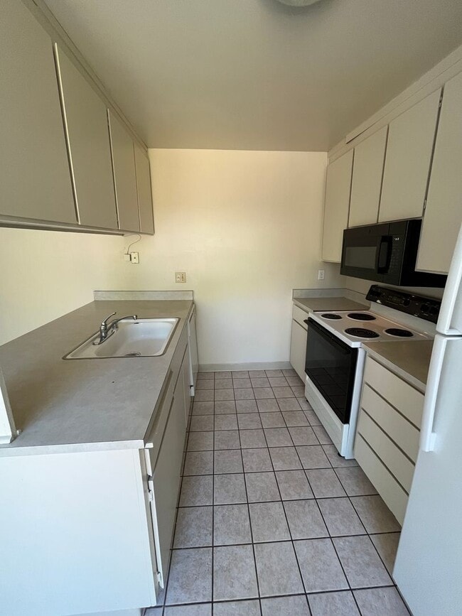 Building Photo - 241 Baja Ave