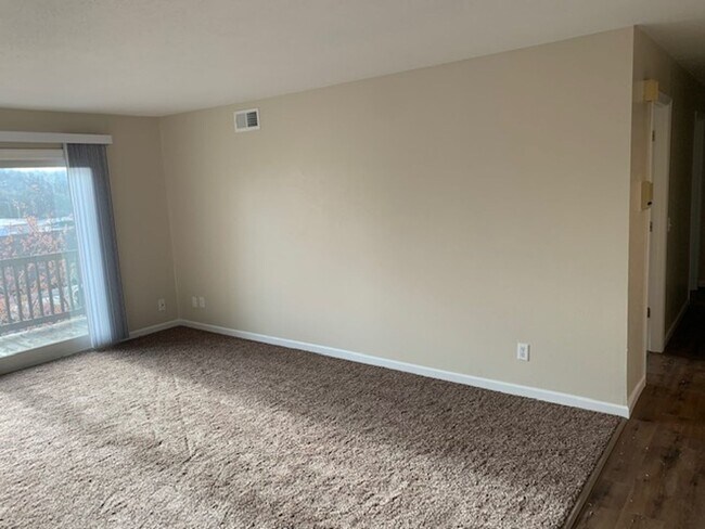 Building Photo - Large Completely Renovated Luxury Condo For Rent at 1664 Brownstone Blvd, Toledo Oh 43614