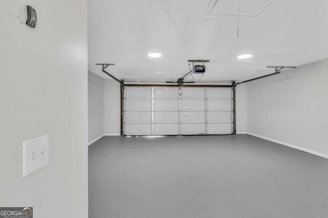 Building Photo - 250 Meadow View Dr