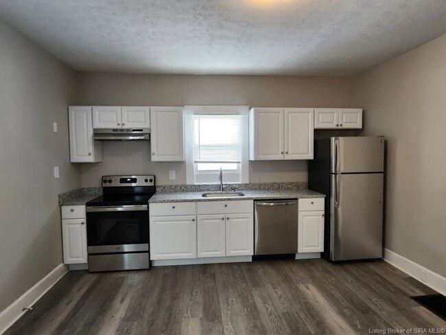 Building Photo - 603 E Oak St