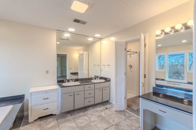 Building Photo - River View, Very Private Home!