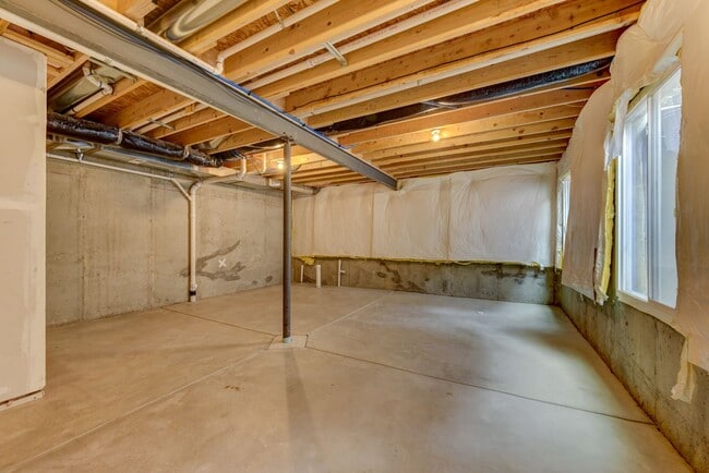Building Photo - Beautiful 3 bed Uptown Broomfield Townhome...